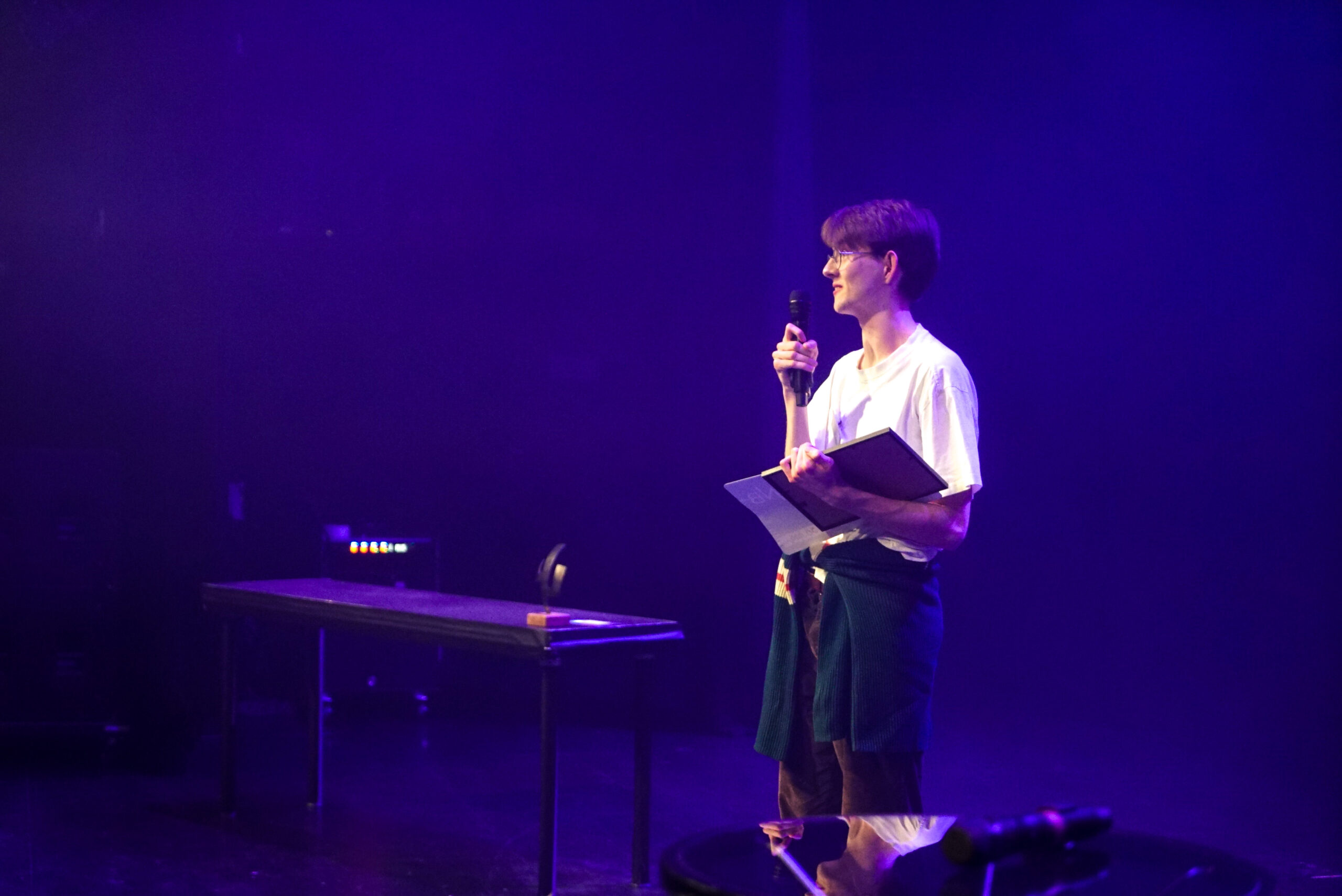 Jacob som takker for å ha vunnet pris